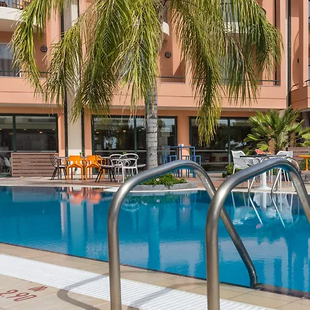 Flisvos Royal & Hotel