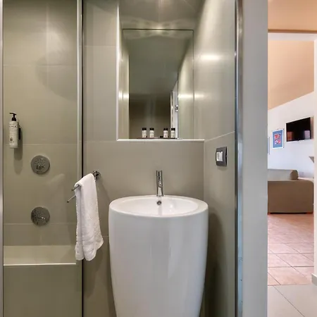 Flisvos Royal & Hotel