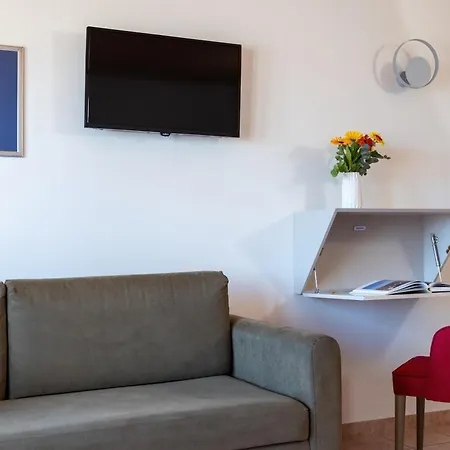 Hotel Flisvos Royal &