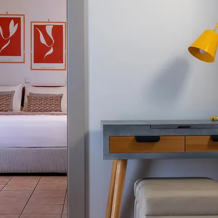 Flisvos Royal & Hotel