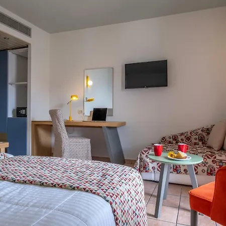 Flisvos Royal & Hotel 4*