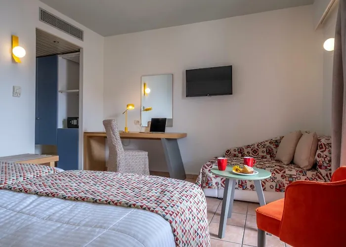 Flisvos Royal & Hotel 4*