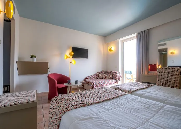 Flisvos Royal & Hotel 4*