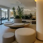 Flisvos Royal & Hotell