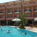 Flisvos Royal & 4*