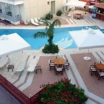 Flisvos Royal & 4*