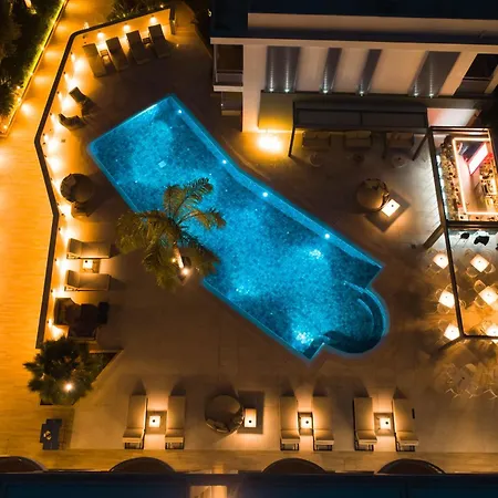 Flisvos Royal & Hotell