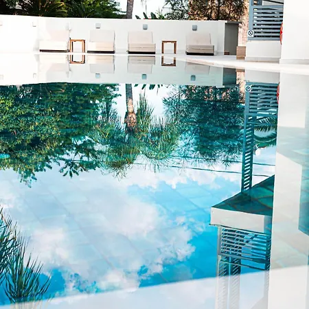 Flisvos Royal & Toló