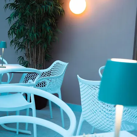 Flisvos Royal & Hotell