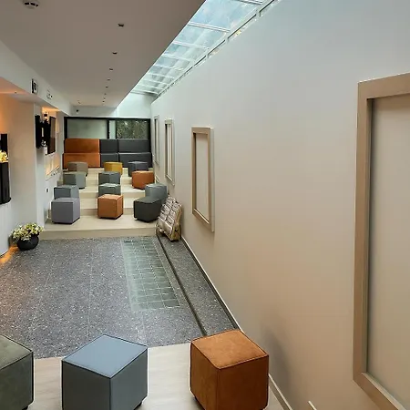 Hotell Flisvos Royal & 4*