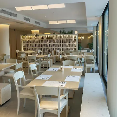 Flisvos Royal & Szálloda Toló