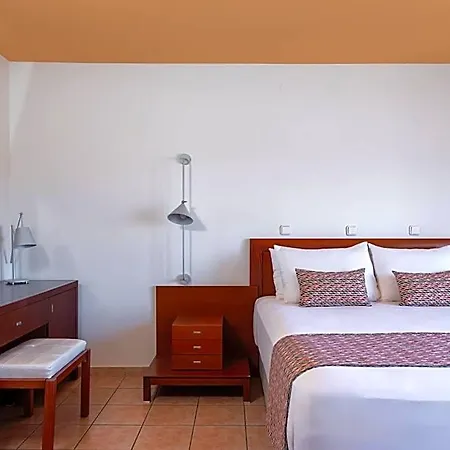 Flisvos Royal & Hotel