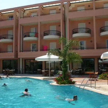 Flisvos Royal Hotel&suites 4*