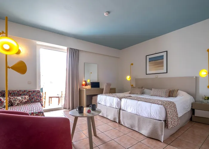 Flisvos Royal & 4* טולון