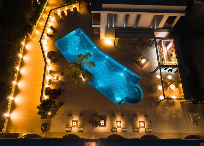 Flisvos Royal & Hotel