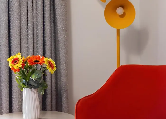 Flisvos Royal & מלון טולון