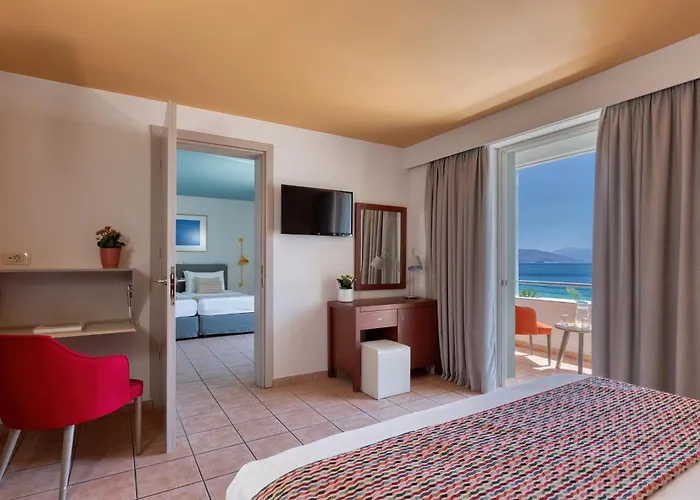 Flisvos Royal & טולון