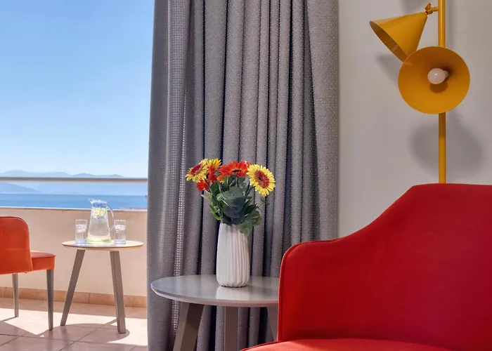 Flisvos Royal & טולון