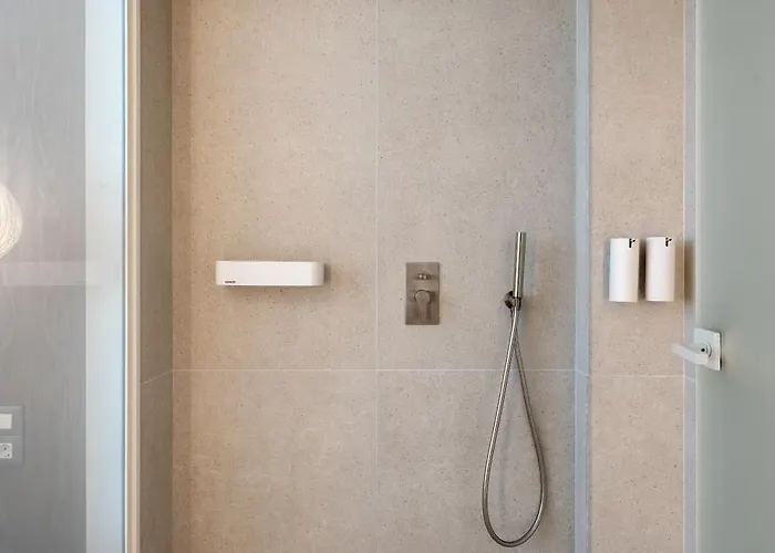 Flisvos Royal & מלון