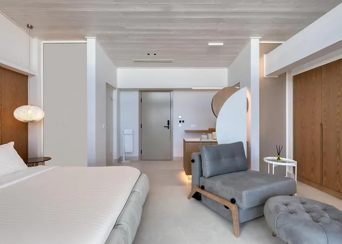 Flisvos Royal & מלון