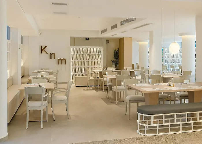 Flisvos Royal & Hotel 4*