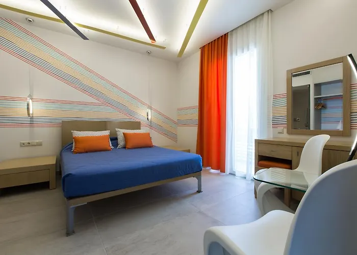 Flisvos Royal & Hotel